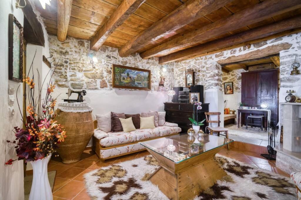 Traditional Cretan Stone House In The Center Of Crete Litos Exterior foto